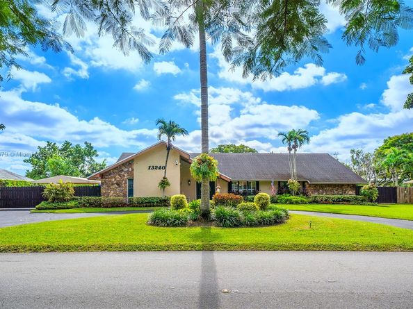 13240 N Calusa Club Dr, Miami FL 33186