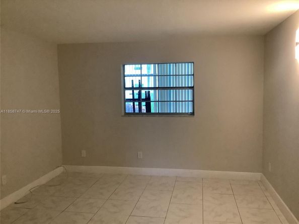 4401 NW 41st St 109, Lauderdale Lakes FL 33319