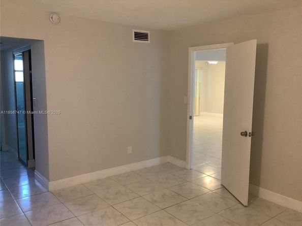 4401 NW 41st St 109, Lauderdale Lakes FL 33319