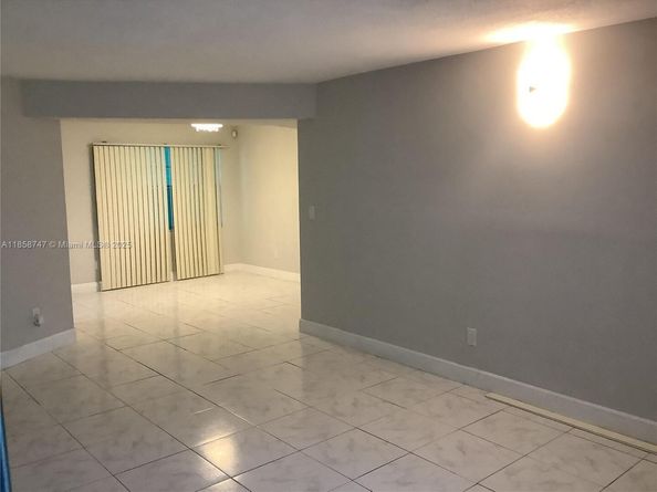 4401 NW 41st St 109, Lauderdale Lakes FL 33319