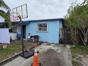 3522 NW 193rd St, Miami Gardens FL 33056