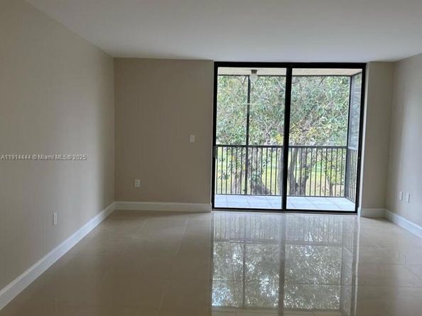 5530 NW 44th St 308C, Lauderhill FL 33319