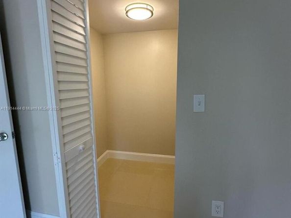 5530 NW 44th St 308C, Lauderhill FL 33319