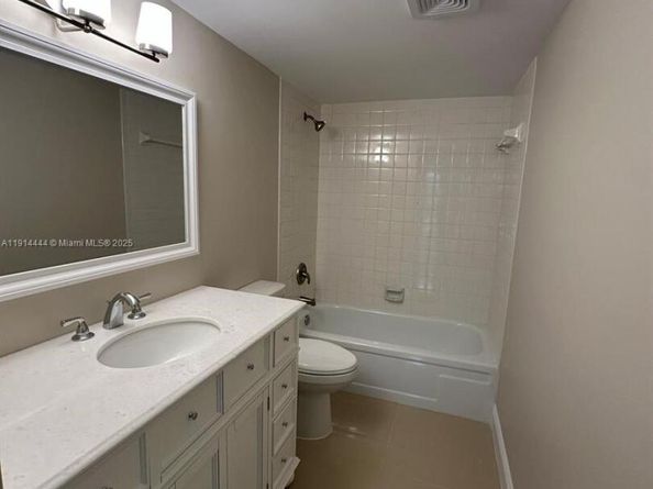 5530 NW 44th St 308C, Lauderhill FL 33319