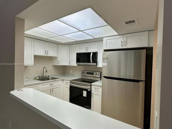 5530 NW 44th St 308C, Lauderhill FL 33319