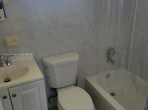 751 NW 96th St, Miami FL 33150