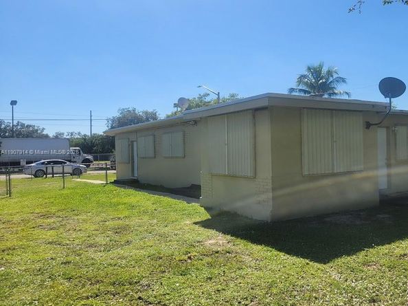 751 NW 96th St, Miami FL 33150