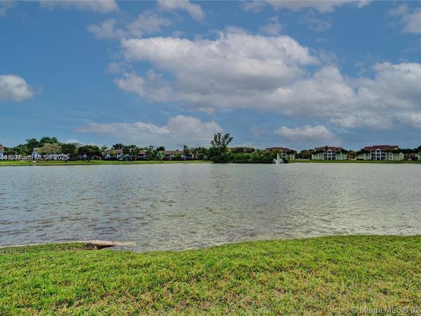 2831 N Oakland Forest Dr 108, Oakland Park FL 33309