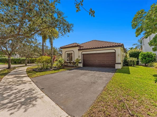 1561 Banyan Way, Weston FL 33327