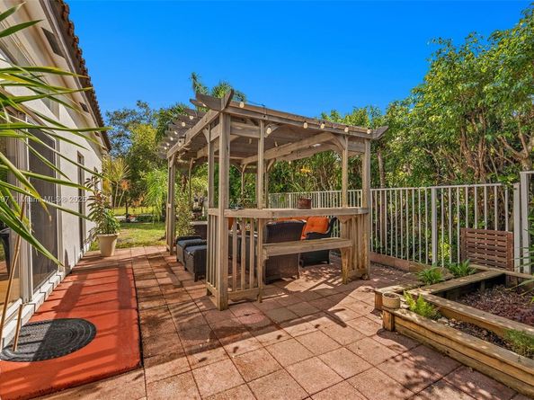 1561 Banyan Way, Weston FL 33327