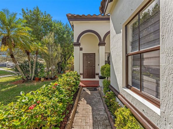 1561 Banyan Way, Weston FL 33327
