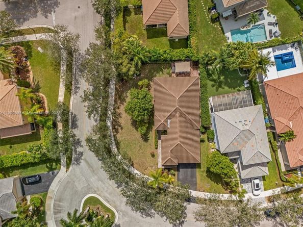 1561 Banyan Way, Weston FL 33327