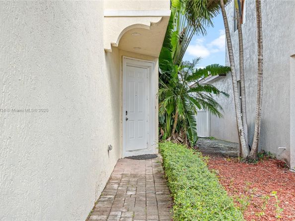 3911 NE 13th Dr, Homestead FL 33033