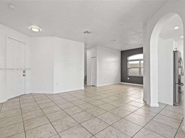 3911 NE 13th Dr, Homestead FL 33033
