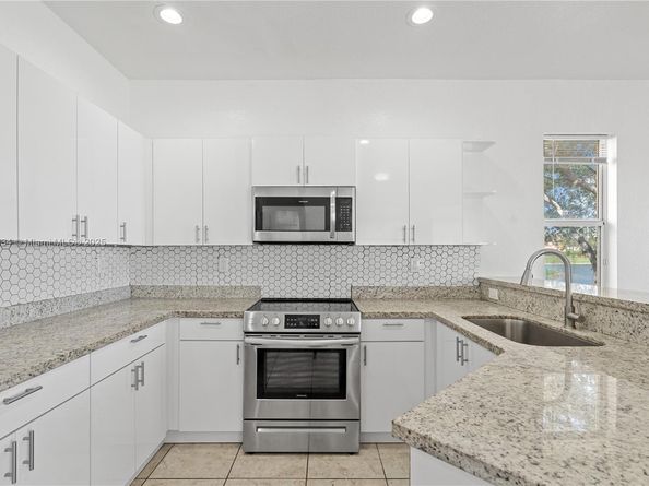 3911 NE 13th Dr, Homestead FL 33033