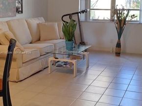 351 Cambridge Rd 107, Hollywood FL 33024