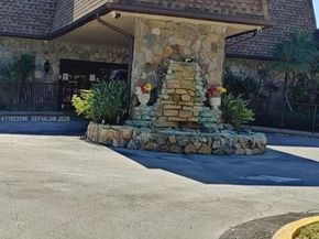 351 Cambridge Rd 107, Hollywood FL 33024