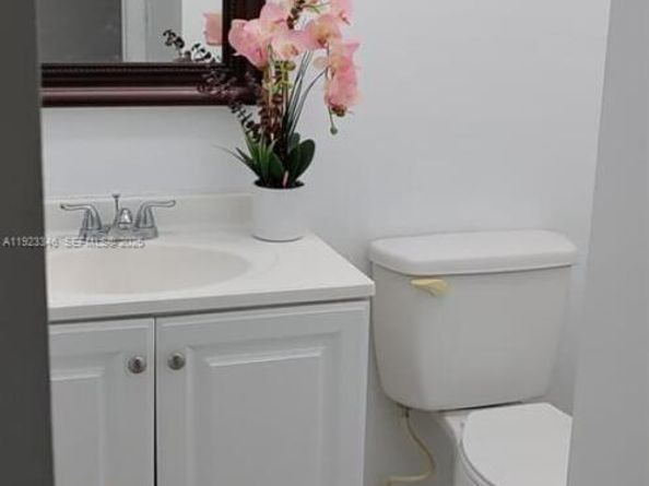 351 Cambridge Rd 107, Hollywood FL 33024