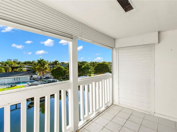 455 Paradise Isle Blvd 402, Hallandale Beach FL 33009