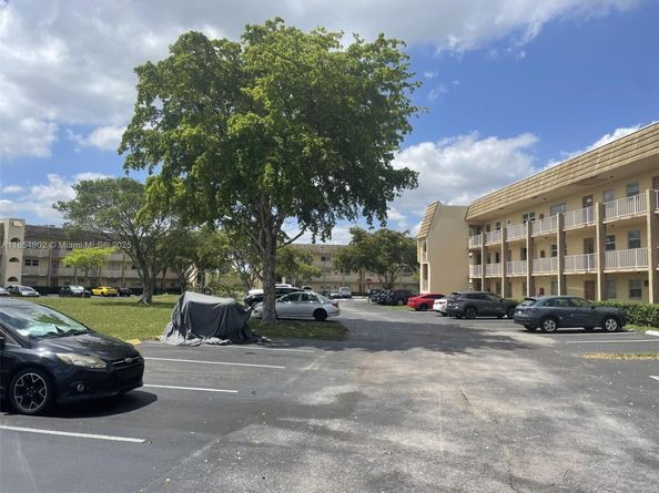 8285 Sunrise Lakes Blvd 202, Sunrise FL 33322