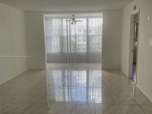 8285 Sunrise Lakes Blvd 202, Sunrise FL 33322