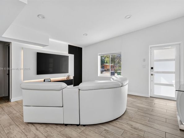 14055 NW 5th Pl, North Miami FL 33168