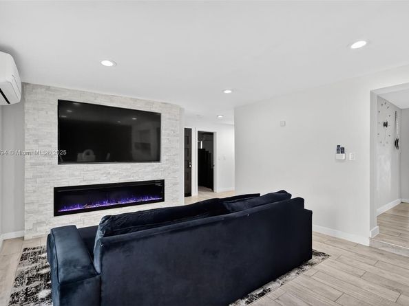 14055 NW 5th Pl, North Miami FL 33168