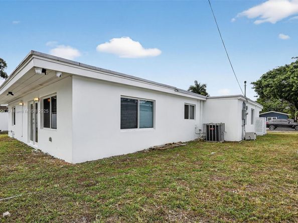 14055 NW 5th Pl, North Miami FL 33168