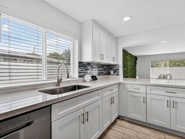 14055 NW 5th Pl, North Miami FL 33168