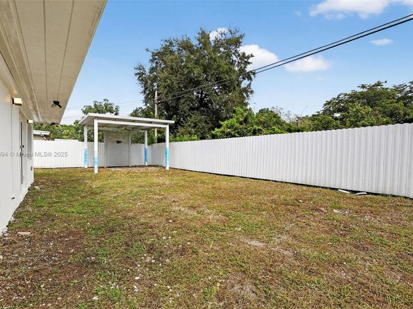 14055 NW 5th Pl, North Miami FL 33168