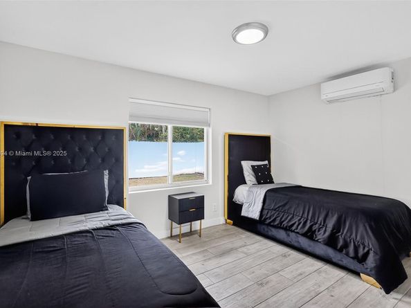 14055 NW 5th Pl, North Miami FL 33168