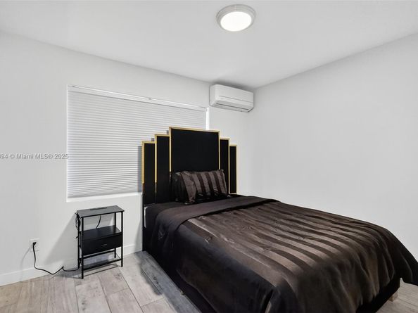 14055 NW 5th Pl, North Miami FL 33168