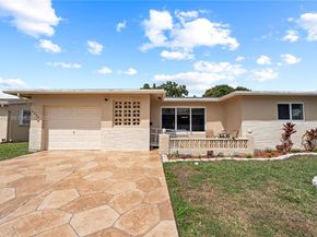 6945 NW 17th St, Margate FL 33063