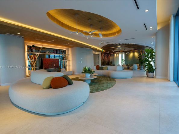 700 NE 24 1703, Miami FL 33137