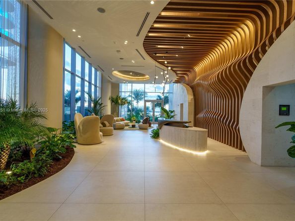 700 NE 24 1703, Miami FL 33137