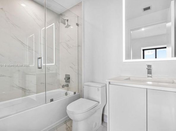 700 NE 24 1703, Miami FL 33137