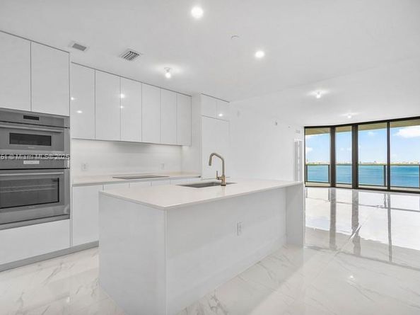 700 NE 24 1703, Miami FL 33137