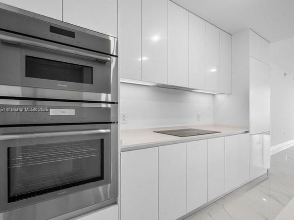 700 NE 24 1703, Miami FL 33137