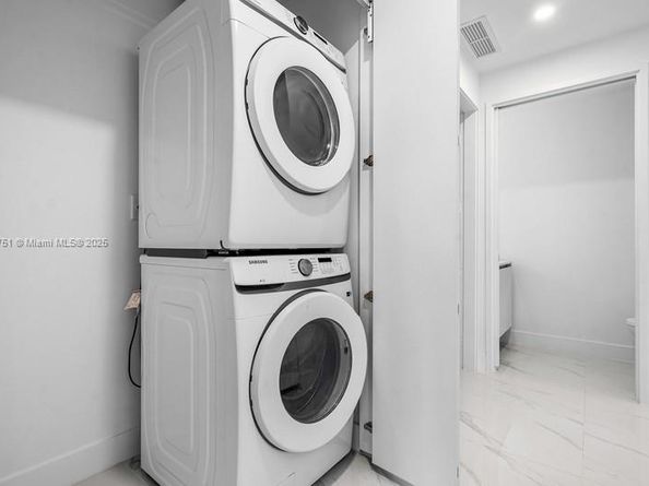 700 NE 24 1703, Miami FL 33137