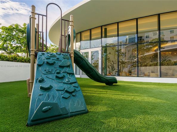 700 NE 24 1703, Miami FL 33137