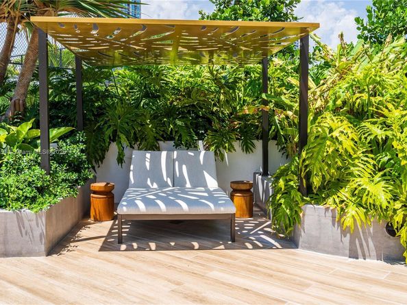 700 NE 24 1703, Miami FL 33137