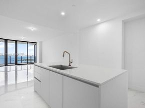 700 NE 24 1703, Miami FL 33137