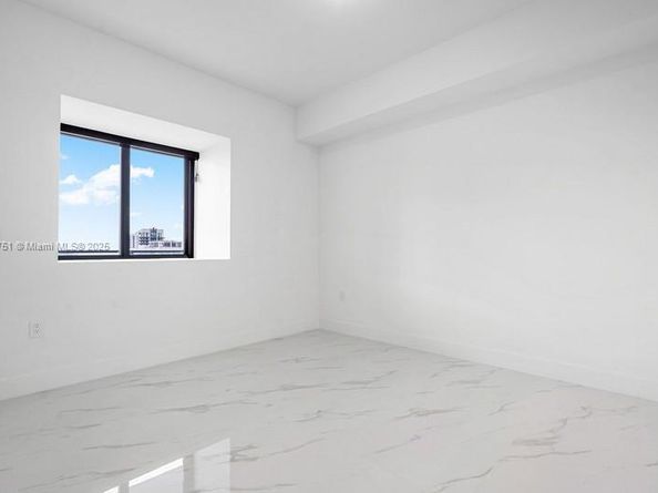 700 NE 24 1703, Miami FL 33137