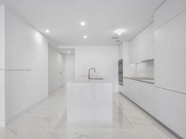 700 NE 24 1703, Miami FL 33137