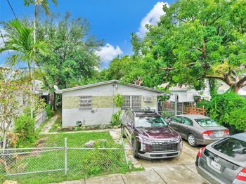 1736 NW 69th St