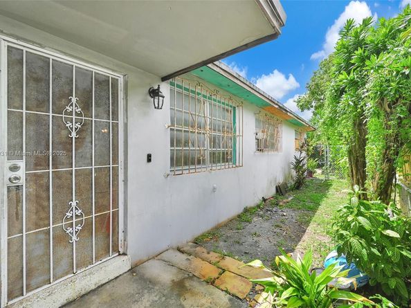1736 NW 69th St, Miami FL 33147