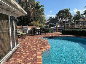 450 SE 6th Ter, Pompano Beach FL 33060