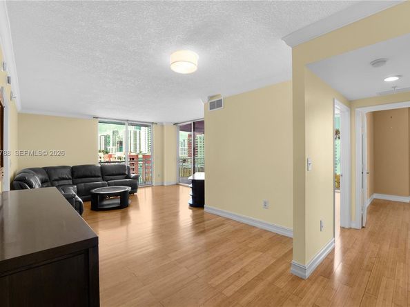 275 NE 18th St 808, Miami FL 33132