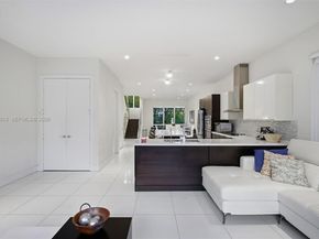 6671 NW 105th Pl 6671, Doral FL 33178