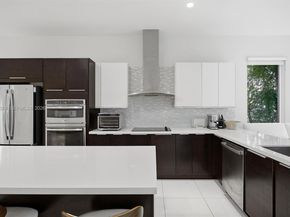 6671 NW 105th Pl 6671, Doral FL 33178